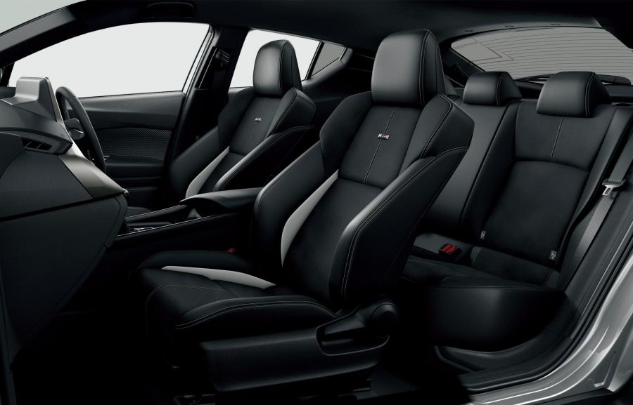 Интерьер Toyota C-HR Hybrid GR Sport 2019 года  (JP) (фото 5 из 6)